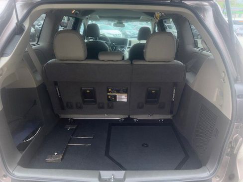 Used 2020 Toyota Sienna XLE w/ XLE Navigation Package image 16