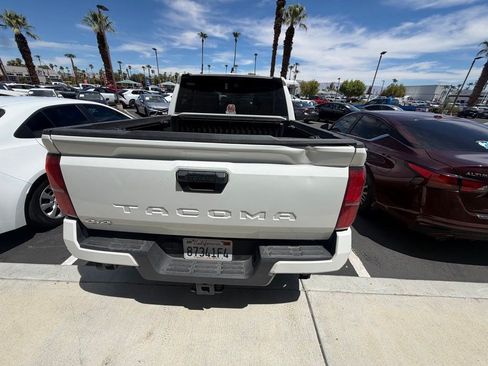 Used 2025 Toyota Tacoma SR5 AWD/4WD image 12