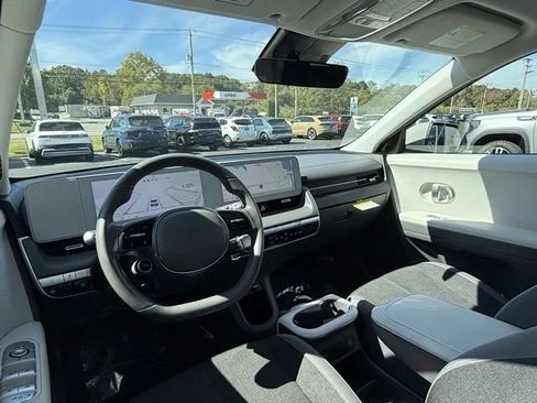 Used 2024 Hyundai Ioniq 5 SE image 22