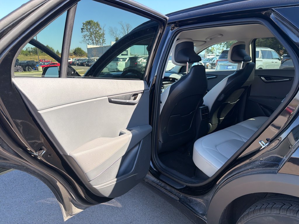 Used 2025 Kia Niro EX FWD image 33