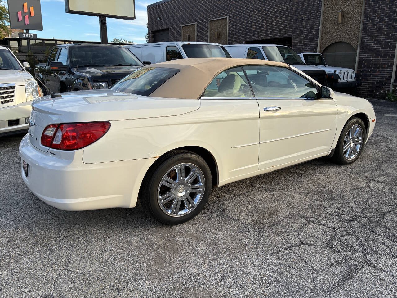 Used 2008 Chrysler Sebring Limited w/ Luxury Group FWD image 4