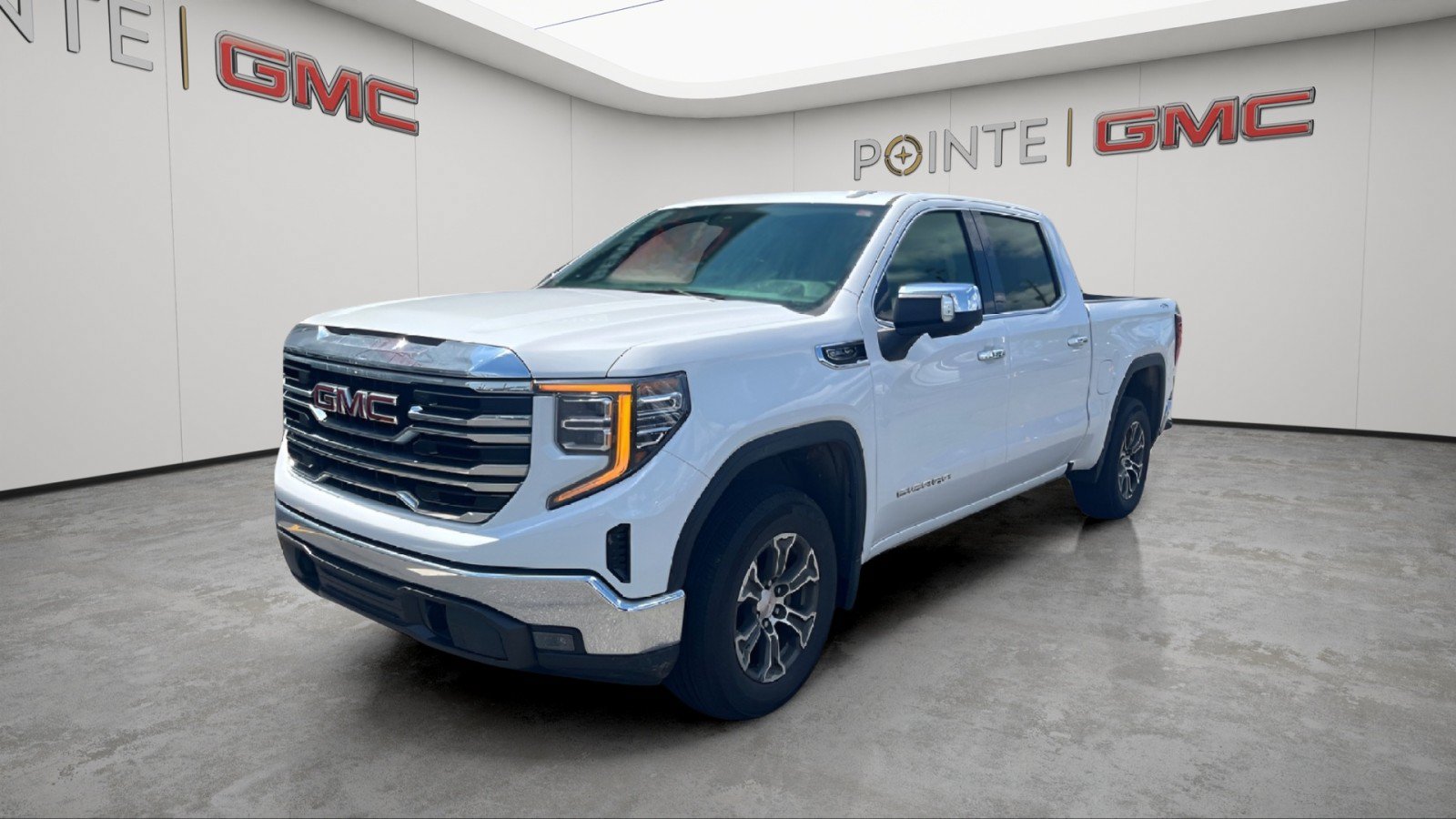 Used 2025 GMC Sierra 1500 SLT AWD/4WD image 4