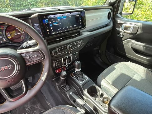 Used 2024 Jeep Wrangler Willys image 25