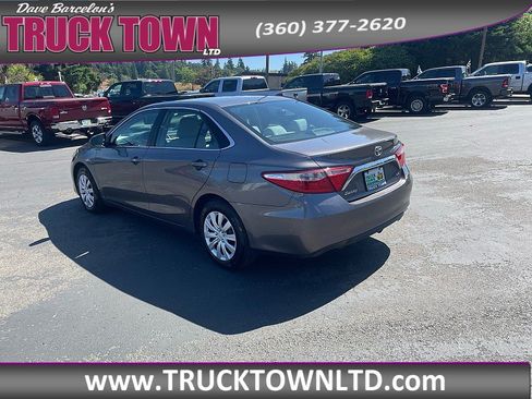 Used 2015 Toyota Camry LE FWD image 3