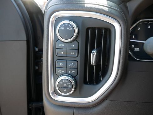 Used 2022 GMC Sierra 2500 SLT w/ SLT Premium Package AWD/4WD image 27