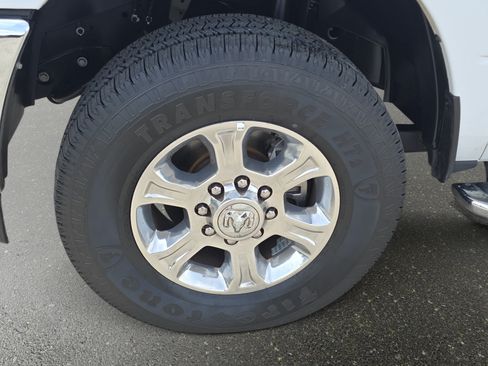 Used 2025 RAM 2500 Big Horn AWD/4WD image 33