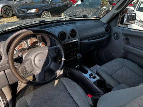 Used 2005 Jeep Liberty Renegade image 13