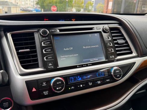 Used 2019 Toyota Highlander Limited AWD/4WD image 35
