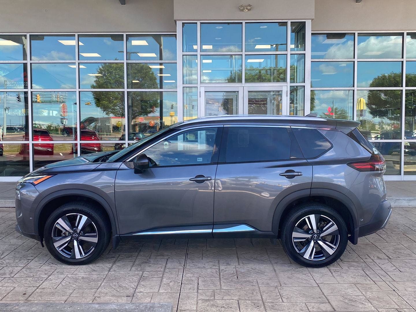 Certified 2023 Nissan Rogue SL w/ SL Premium Package AWD/4WD image 5