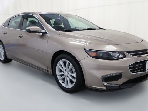 Used 2018 Chevrolet Malibu Hybrid image 16