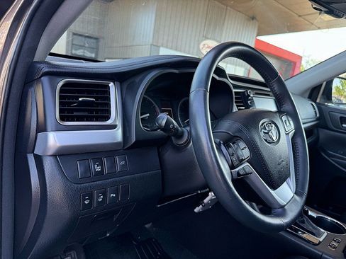 Used 2016 Toyota Highlander Limited AWD/4WD image 23