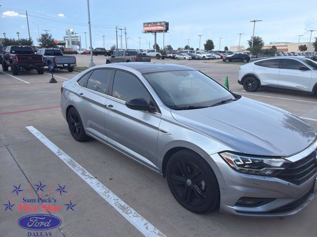 Used 2021 Volkswagen Jetta R-Line FWD image 1