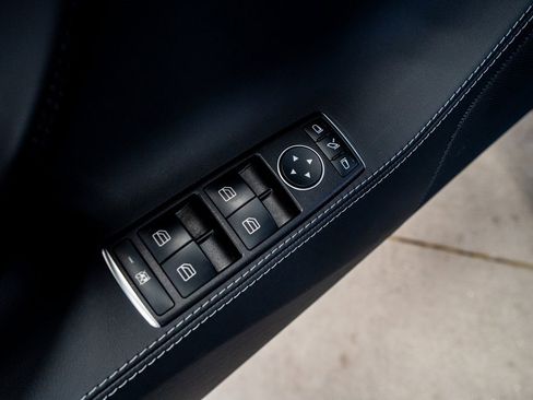 Used 2019 Tesla Model S AWD image 32