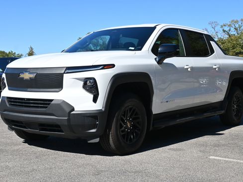 Used 2024 Chevrolet Silverado EV W/T image 5