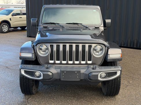 Used 2019 Jeep Wrangler Unlimited Sahara image 3