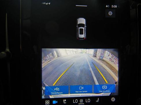 Used 2024 Volvo XC60 B5 Core w/ Protection Package Premier image 19