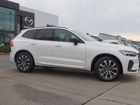 Used 2023 Volvo XC60 B5 Plus image 4