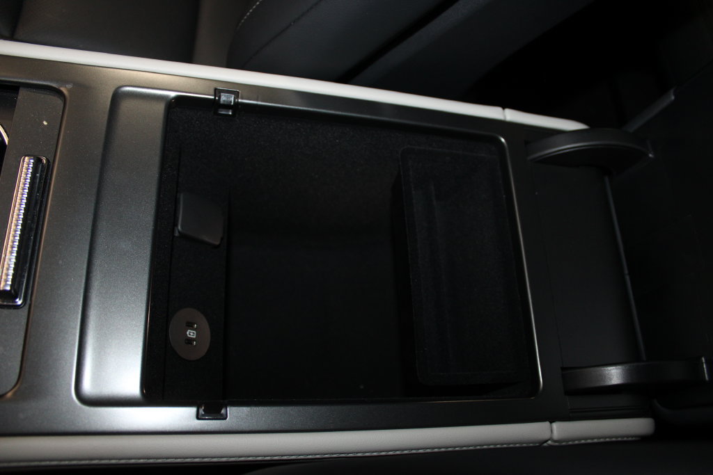 Used 2025 Lincoln Nautilus Premier AWD/4WD image 27