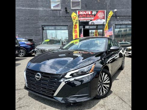 Used 2025 Nissan Altima 2.5 SV FWD image 1