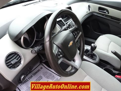 Used 2014 Chevrolet Cruze LT image 19