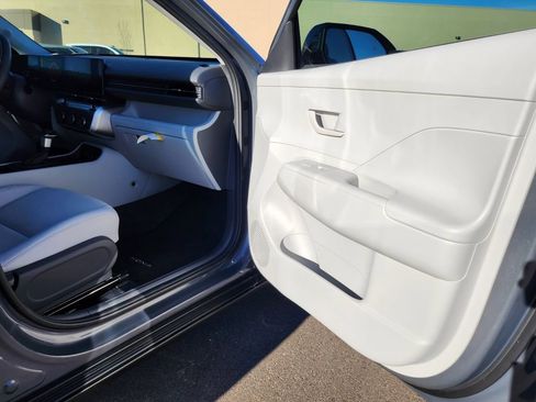 Certified 2025 Hyundai Kona SE image 23