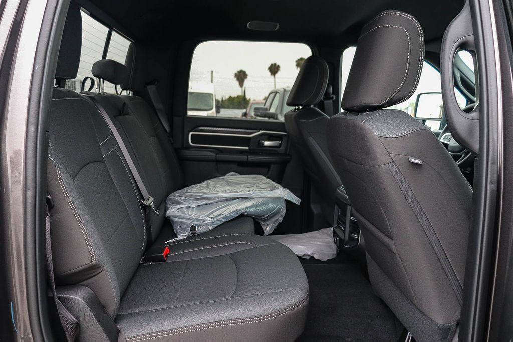 New 2026 RAM 3500 Big Horn AWD/4WD image 19