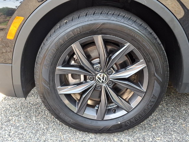 Certified 2023 Volkswagen Tiguan SE FWD image 27