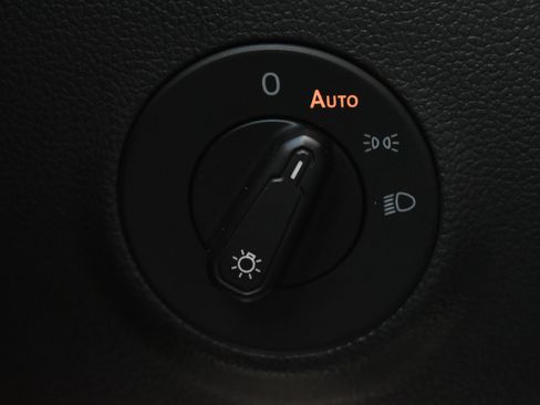 Used 2024 Volkswagen Taos SE AWD/4WD image 15