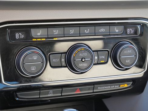 Certified 2023 Volkswagen Atlas SE w/ Black Wheel Package image 24