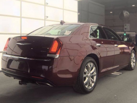 Used 2019 Chrysler 300 Limited AWD/4WD image 4