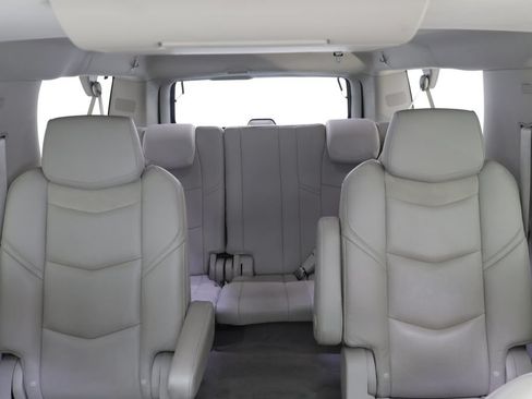 Used 2017 Cadillac Escalade ESV Luxury AWD/4WD image 14