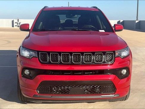 Used 2023 Jeep Compass Limited image 3