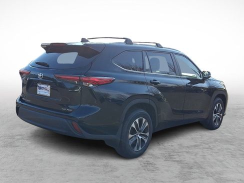 Used 2023 Toyota Highlander XLE image 5
