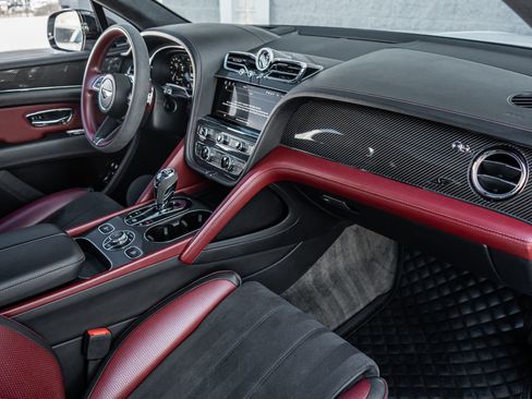 Certified 2022 Bentley Bentayga image 2