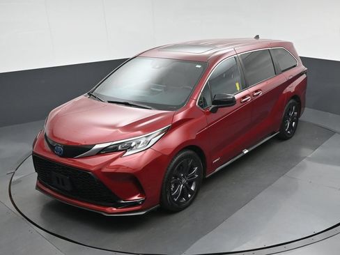 Used 2021 Toyota Sienna XSE FWD image 70