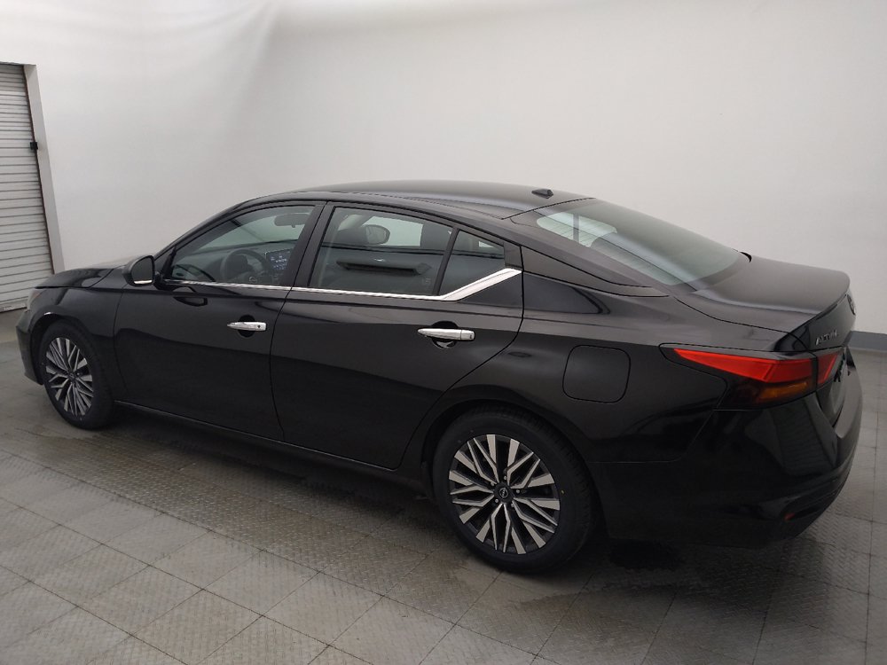 Used 2024 Nissan Altima 2.5 SV FWD image 3