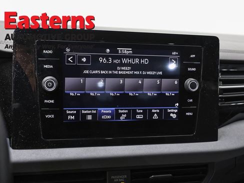 Used 2025 Volkswagen Jetta SE FWD image 18