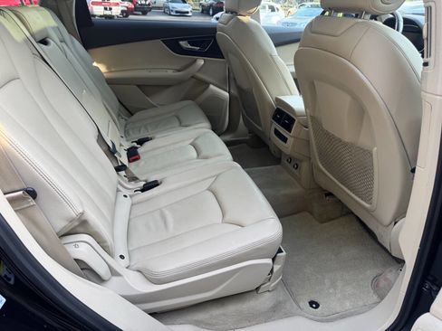 Used 2019 Audi Q7 3.0T Premium image 12