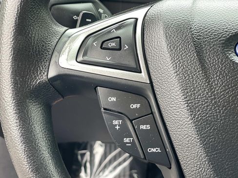 Used 2018 Ford Fusion SE w/ Fusion SE Technology Package FWD image 8