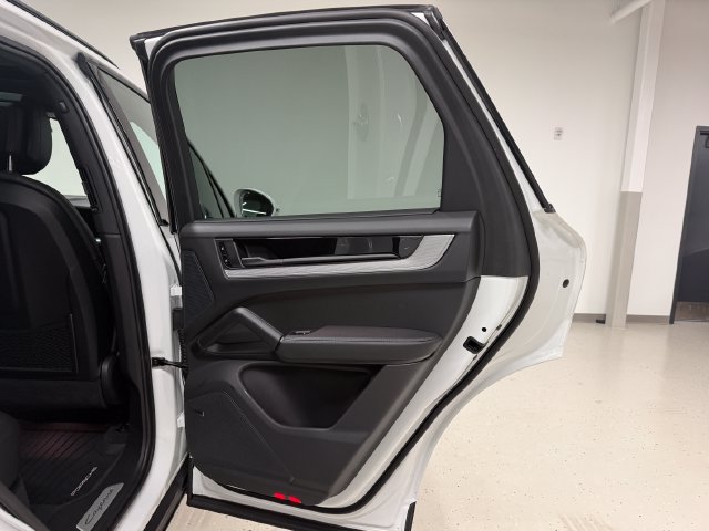Certified 2026 Porsche Cayenne AWD/4WD image 35