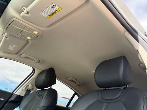 Used 2022 Genesis G70 2.0T image 12