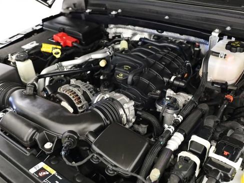 Used 2024 Jeep Wrangler Unlimited Sahara w/ Technology Group AWD/4WD image 8