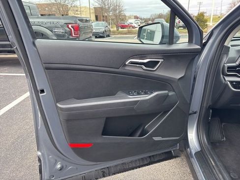 Used 2025 Kia Sportage LX AWD/4WD image 12