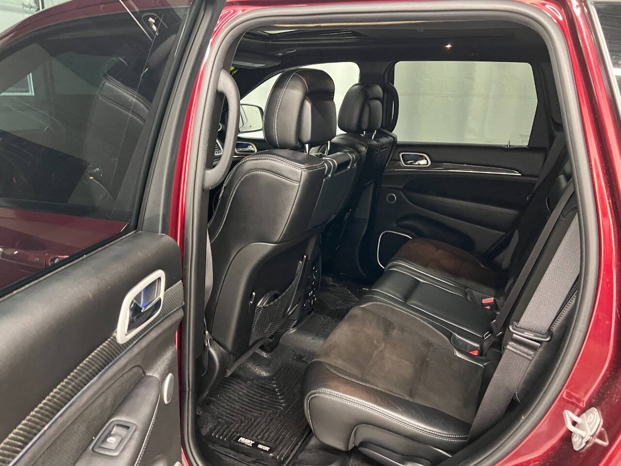 Used 2019 Jeep Grand Cherokee SRT w/ Trailer Tow Group IV AWD/4WD image 9