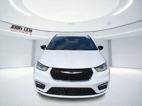 New 2026 Chrysler Pacifica Select FWD image 8