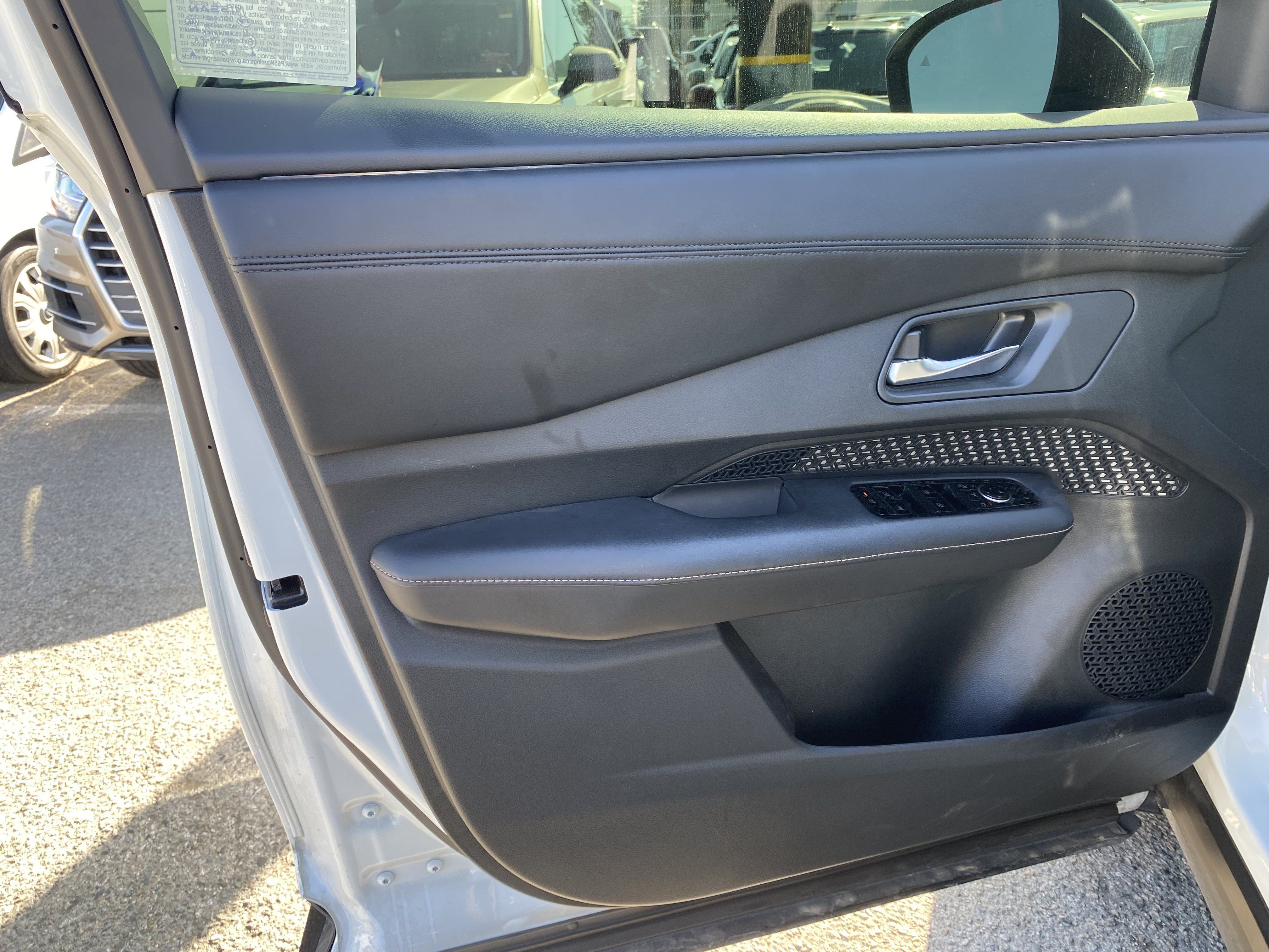 Used 2023 Nissan Ariya FWD image 16