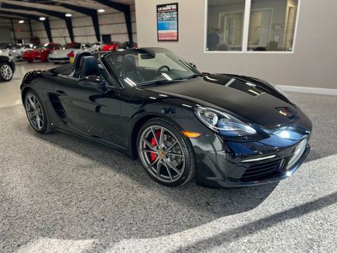 Used 2019 Porsche 718 Boxster S image 8