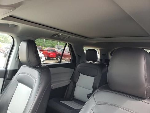 Used 2023 Ford Explorer XLT w/ Equipment Group 202A AWD/4WD image 23