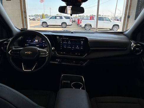 Used 2025 Chevrolet Equinox LT FWD image 17