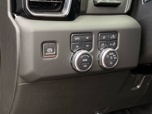 Used 2025 GMC Sierra 2500 Denali Ultimate AWD/4WD image 12